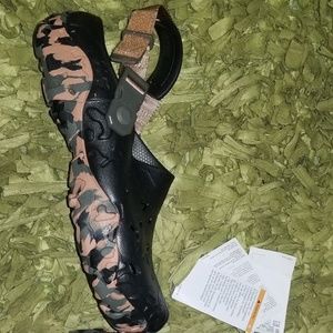 Crocs Unisex-Adult All-Terrain Atlas Clogs. NWT.  Men size 11